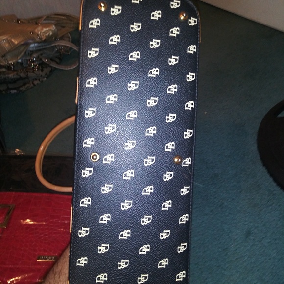 Doonie & Bourke Handbag - Picture 4 of 4